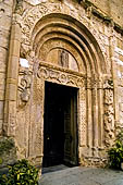 Pavia, Chiesa di San Michele Maggiore. Portale del transetto Nord 